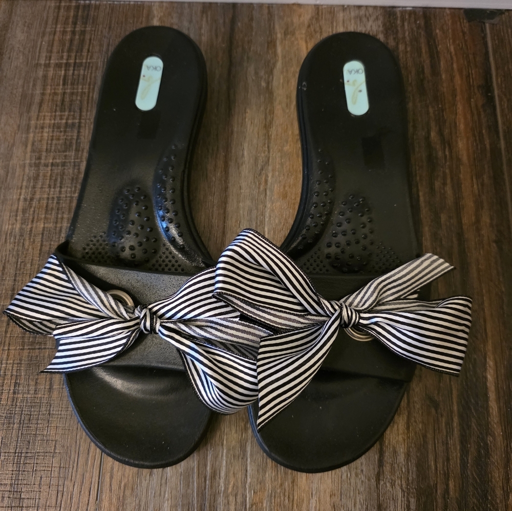 Okabashi Black Sandals with Striped Bow NWOT